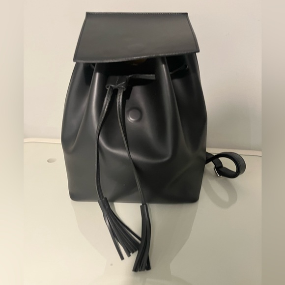 L.Credi Black Leather Backpack - Picture 1 of 4